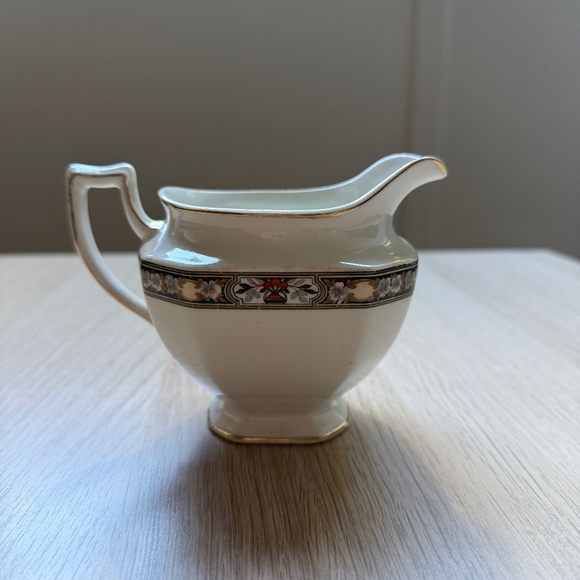 Rare Vintage J&G Meakin England Hanley Footed Sophisticated Creamer - Picture 1 of 10